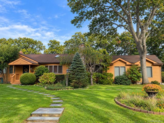  3 BR,  4.00 BTH &nbsp;Ranch style home in Bellport Village