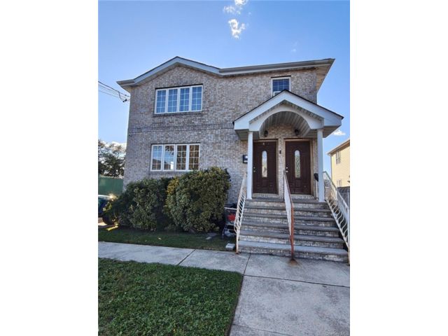  3 BR,  2.00 BTH &nbsp;A-frame style home in Rosedale
