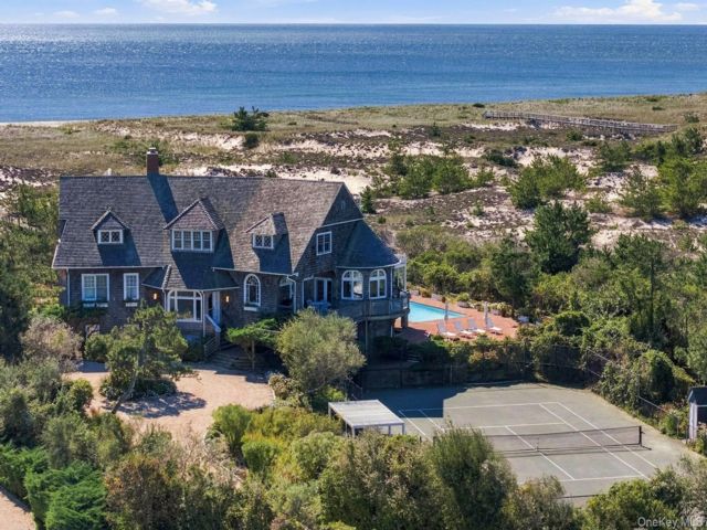  6 BR,  7.00 BTH &nbsp;Traditional style home in Southampton