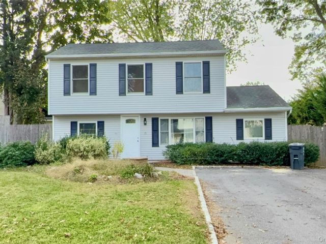  2 BR,  2.00 BTH &nbsp;Split ranch style home in Port Jefferson