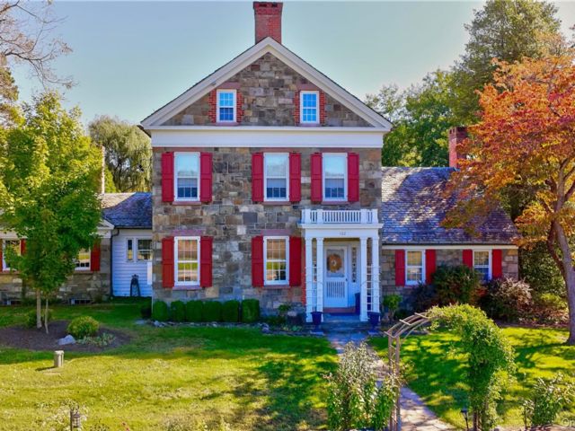  5 BR,  5.00 BTH &nbsp;Colonial style home in New Windsor