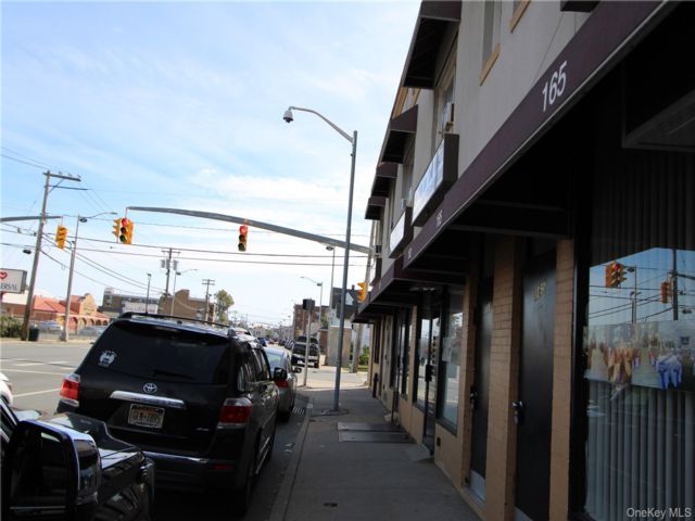  2 BR,  1.00 BTH &nbsp;Includes legal  style home in Freeport