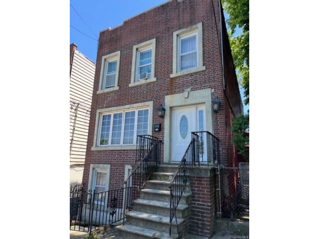  7 BR,  4.00 BTH &nbsp;House style home in Throggs Neck