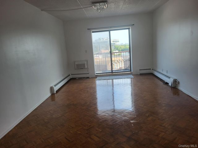  2 BR,  2.00 BTH &nbsp;Mid rise style home in Corona