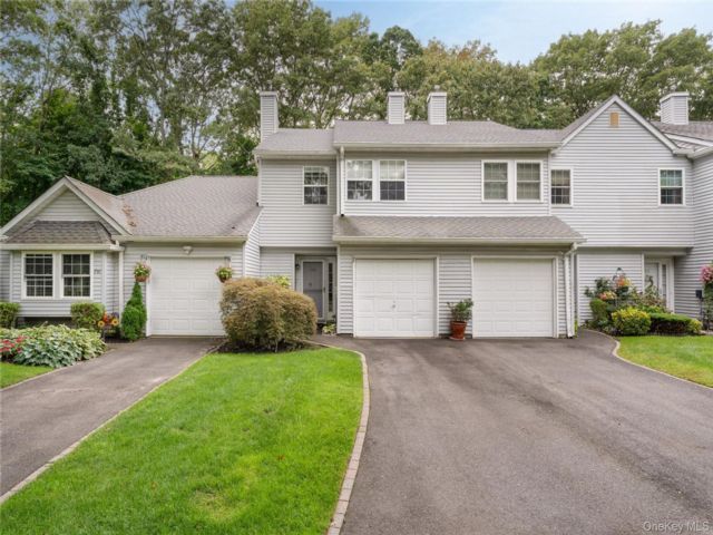  2 BR,  3.00 BTH &nbsp;Other style home in Port Jefferson Station