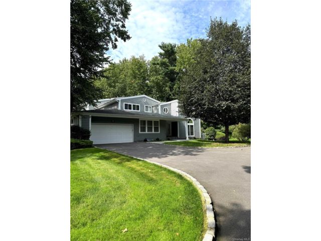  3 BR,  3.00 BTH &nbsp;Condo style home in Manhasset