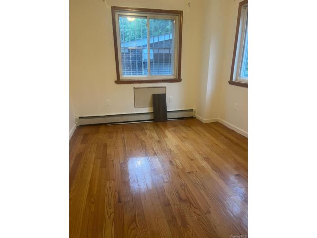  3 BR,  2.00 BTH &nbsp;Contemporary style home in College Point