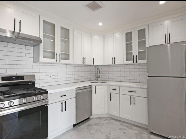 3 BR,  2.00 BTH &nbsp;Includes legal  style home in East Elmhurst