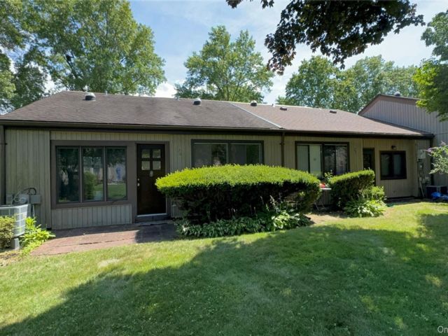  2 BR,  2.00 BTH &nbsp;Garden style home in Stony Brook