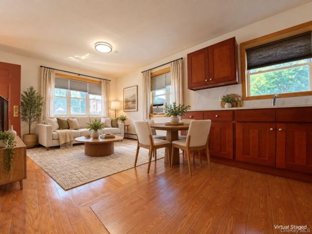 2 BR,  2.00 BTH &nbsp;Other style home in Oakland Gardens