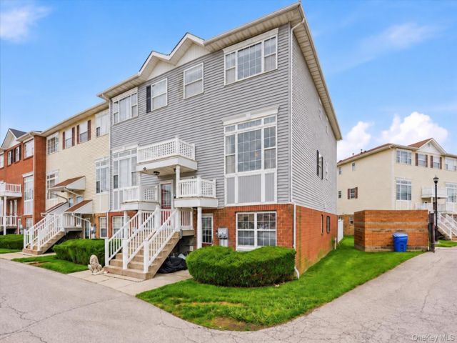  3 BR,  2.00 BTH &nbsp;Condo style home in Cornell