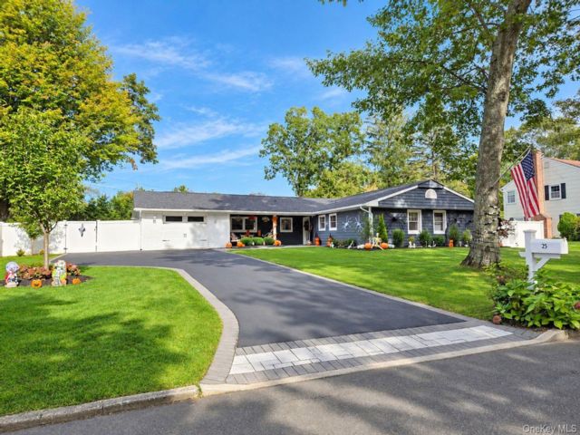  3 BR,  2.00 BTH &nbsp;Ranch style home in Stony Brook