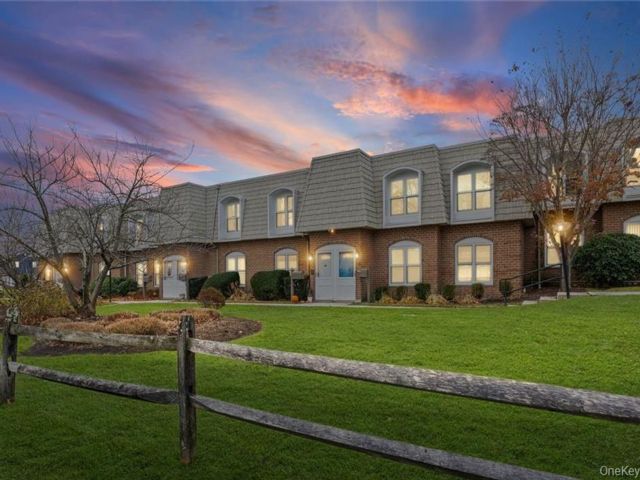 [Wheatley Heights Real Estate, listing number 7351640]