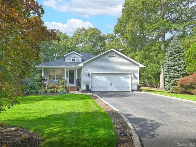 3 BR,  3.00 BTH &nbsp;Ranch style home in Medford
