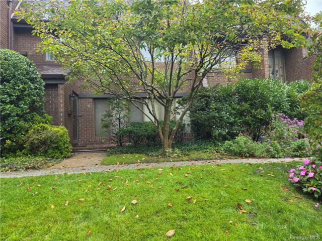  2 BR,  2.00 BTH &nbsp;Condo style home in Roslyn
