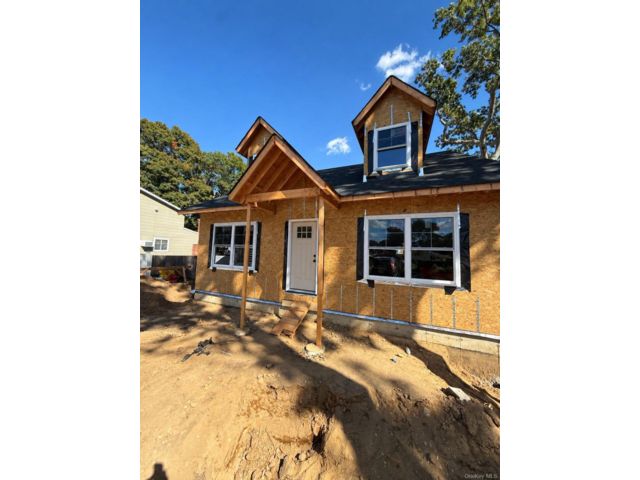  3 BR,  2.00 BTH &nbsp;Exp cape style home in Ronkonkoma