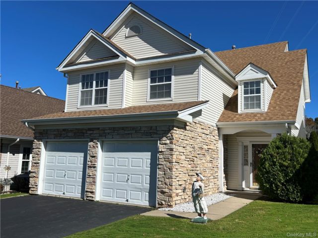  3 BR,  3.00 BTH &nbsp;Condo style home in Middle Island