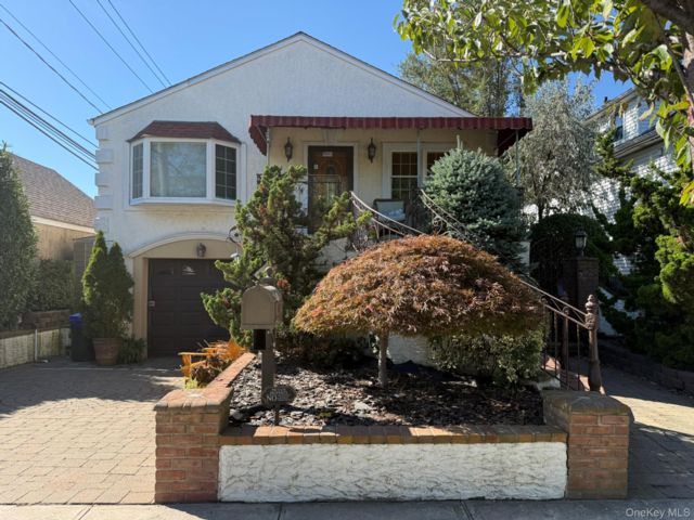  3 BR,  2.00 BTH &nbsp;Other style home in Long Beach
