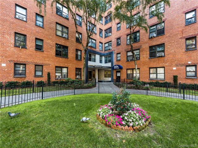 Studio,  1.00 BTH &nbsp;High rise style home in Rego Park