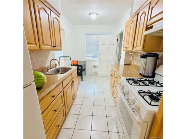  2 BR,  1.00 BTH &nbsp;Other style home in Flushing