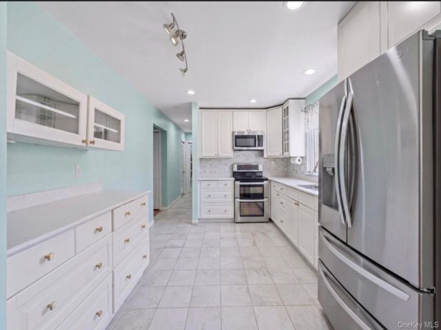  4 BR,  3.00 BTH &nbsp;Colonial style home in Coram