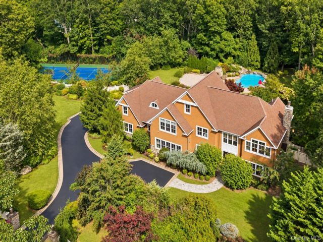  5 BR,  6.00 BTH &nbsp;Colonial style home in Cold Spring Harbor
