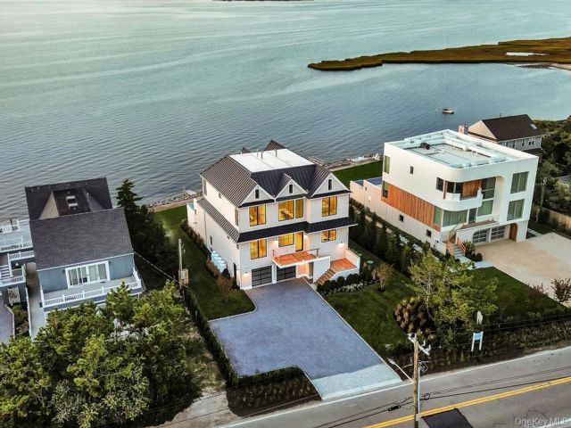  5 BR,  6.00 BTH &nbsp;Post modern style home in Westhampton Beach