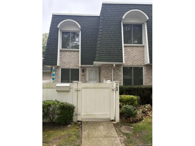  2 BR,  2.00 BTH &nbsp;Condo style home in Medford
