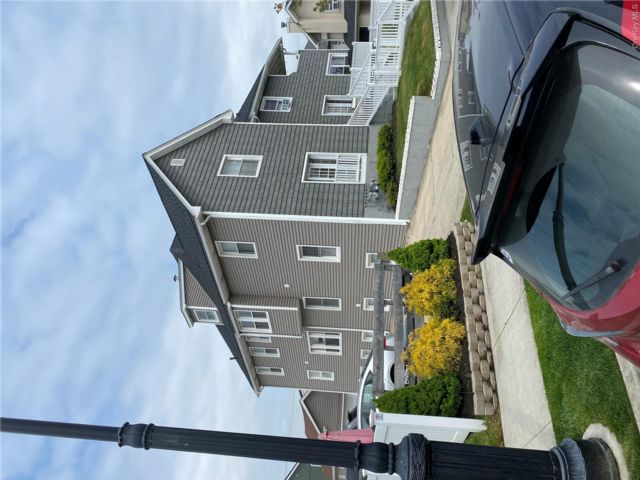  3 BR,  3.00 BTH &nbsp;Contemporary style home in Long Beach