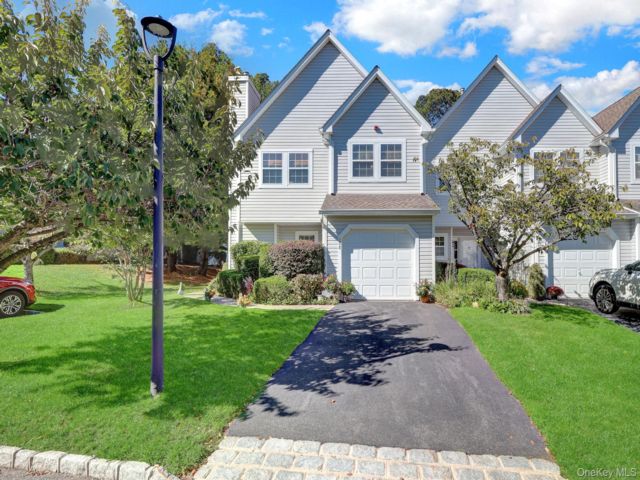  3 BR,  3.00 BTH &nbsp;Condo style home in East Setauket
