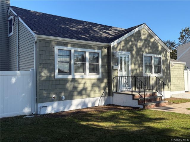 [West Babylon Real Estate, listing number 7352022]