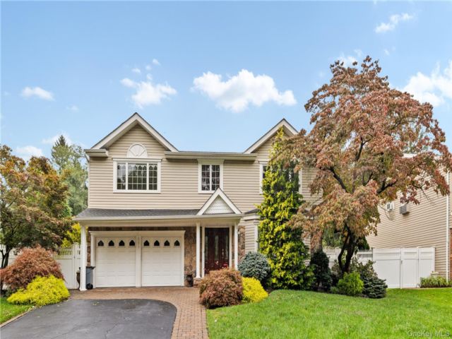  4 BR,  3.00 BTH &nbsp;Colonial style home in Commack