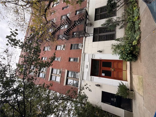  1 BR,  1.00 BTH &nbsp;Garden style home in Riverdale