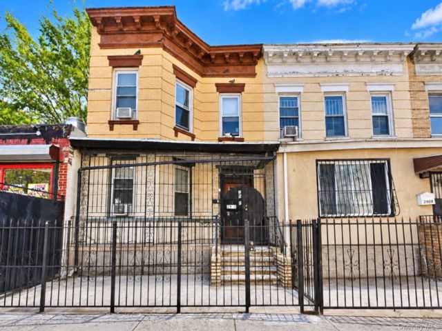  5 BR,  2.00 BTH &nbsp;Colonial style home in Flatbush