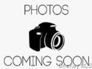  4 BR,  2.00 BTH &nbsp;Split level style home in Syosset