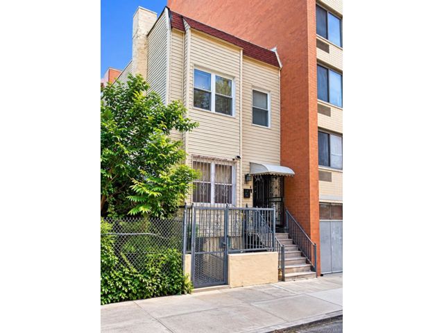 5 BR,  3.00 BTH &nbsp;House style home in Melcourt