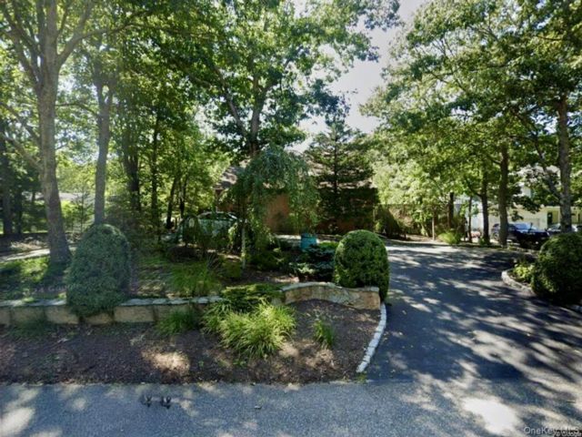  3 BR,  2.00 BTH &nbsp;Contemporary style home in Hampton Bays