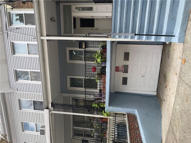  4 BR,  2.00 BTH &nbsp;A-frame style home in Morrisania