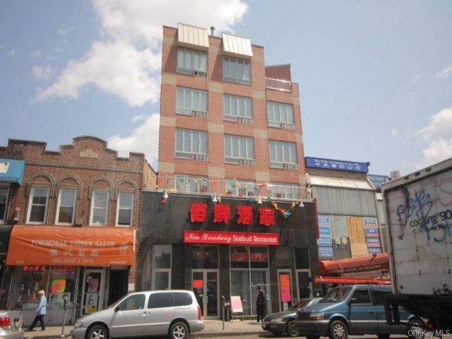 Studio,  0.00 BTH &nbsp;Commercial style home in Elmhurst
