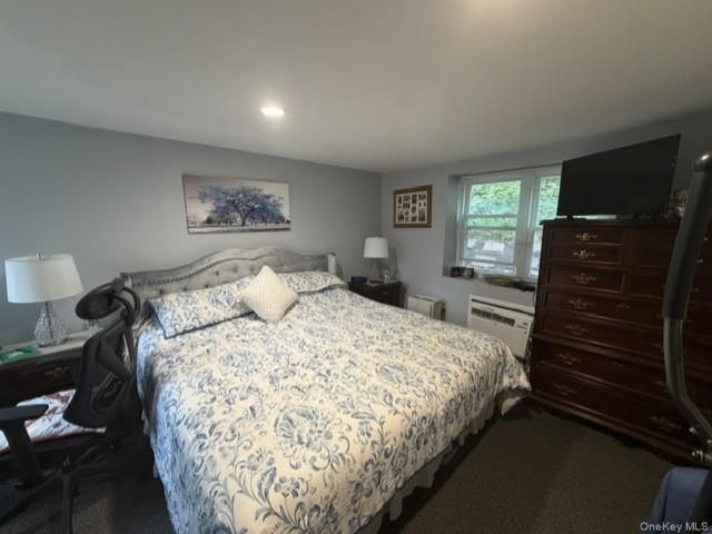  2 BR,  2.00 BTH &nbsp;Includes legal  style home in Port Washington