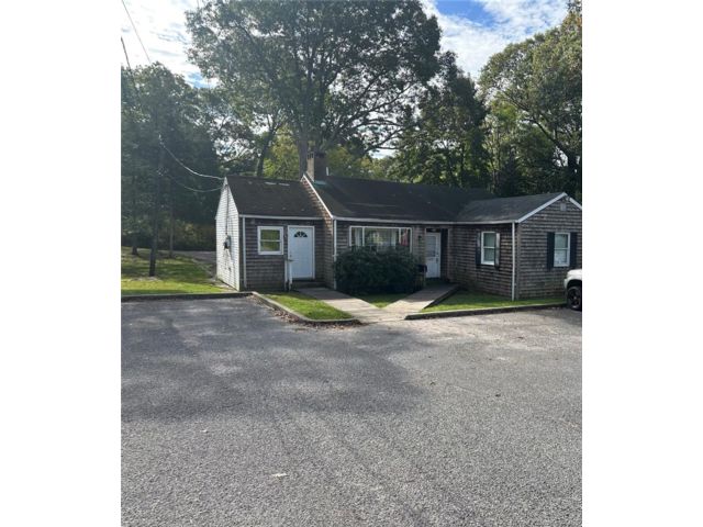  3 BR,  2.00 BTH &nbsp;Ranch style home in Selden