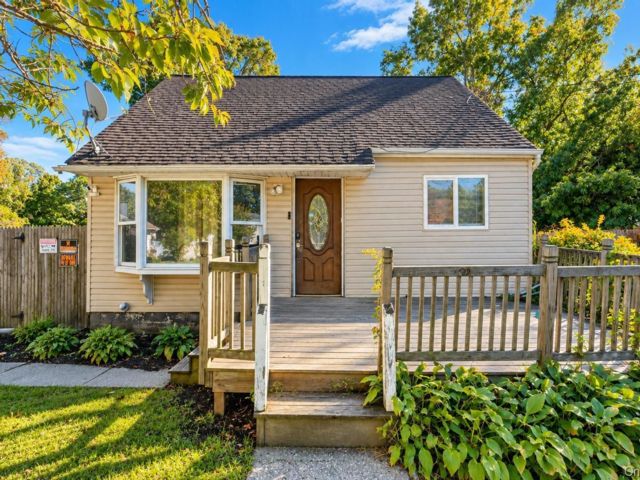  4 BR,  1.00 BTH &nbsp;Cape cod style home in Mastic