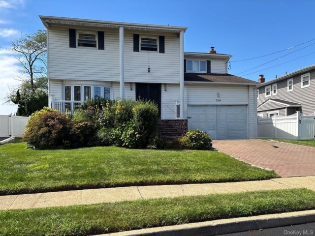  4 BR,  4.00 BTH &nbsp;Colonial style home in Baldwin