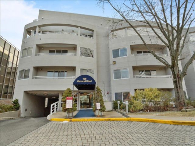  2 BR,  3.00 BTH &nbsp;Other style home in Great Neck