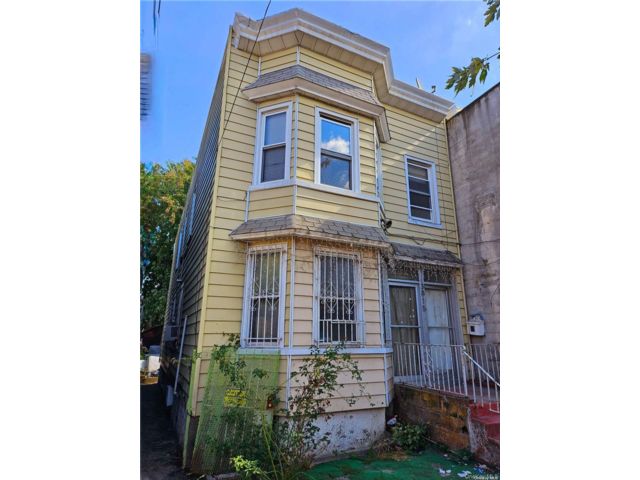 Studio,  0.00 BTH &nbsp;Colonial style home in Corona