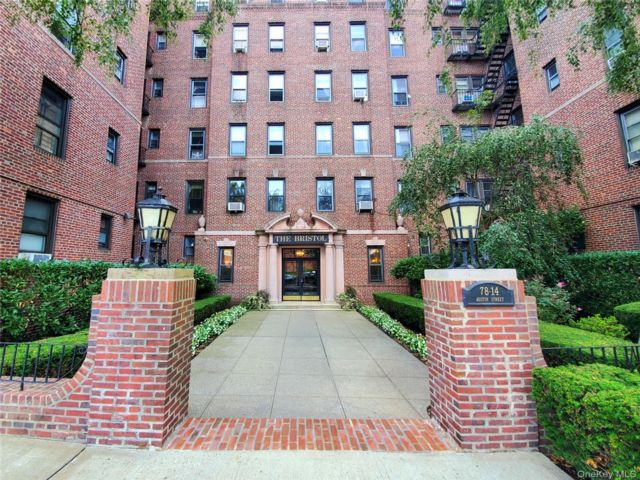 3 BR,  1.00 BTH &nbsp;Other style home in Forest Hills