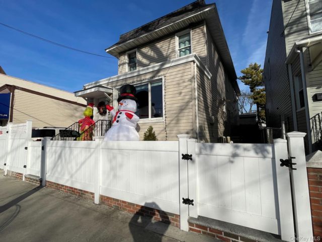  2 BR,  2.00 BTH &nbsp;Colonial style home in Maspeth