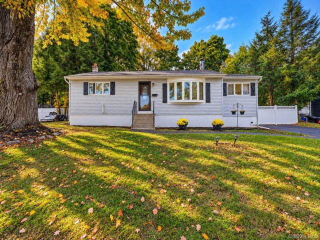  3 BR,  2.00 BTH &nbsp;Ranch style home in Walden