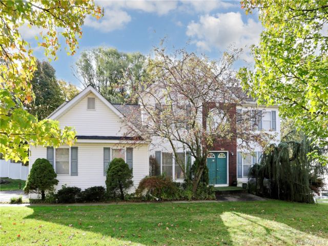  4 BR,  3.00 BTH &nbsp;Colonial style home in Nanuet
