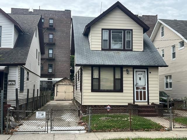  3 BR,  1.00 BTH &nbsp;Other style home in Flushing